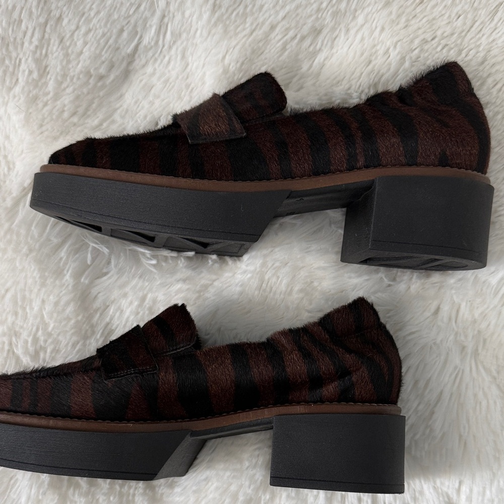 Elegant Women's Brown and Black Loafers - Picture 4 of 7